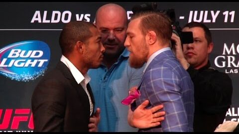 UFCQuebec Face-à-face de la conférence de presse de Toronto UFCQuebec Face-à-face de la conférence de presse de Toronto